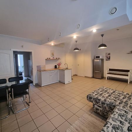 Camellia Studio Apartment & Parking Ρίγα Εξωτερικό φωτογραφία